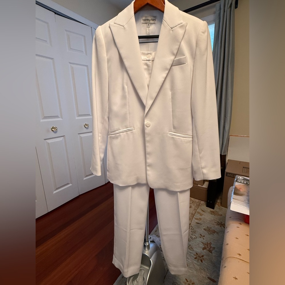 Bloomingdale's Classic White Women’s Suit